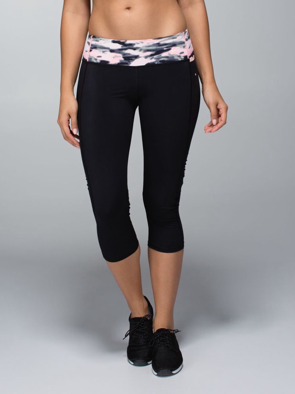 Lululemon Water Bound Crop
Black / Wamo Camo Barely Pink / Bleached Coral Size 8